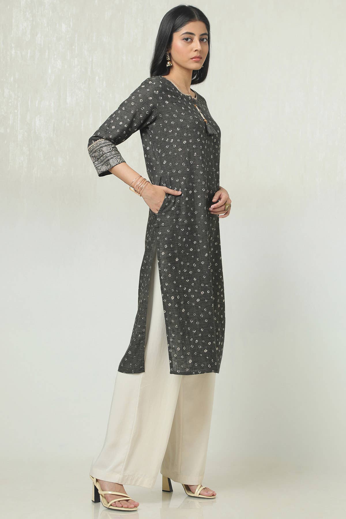 Charcoal Cotton Bandhani Print Kurta With Tassels - View 2